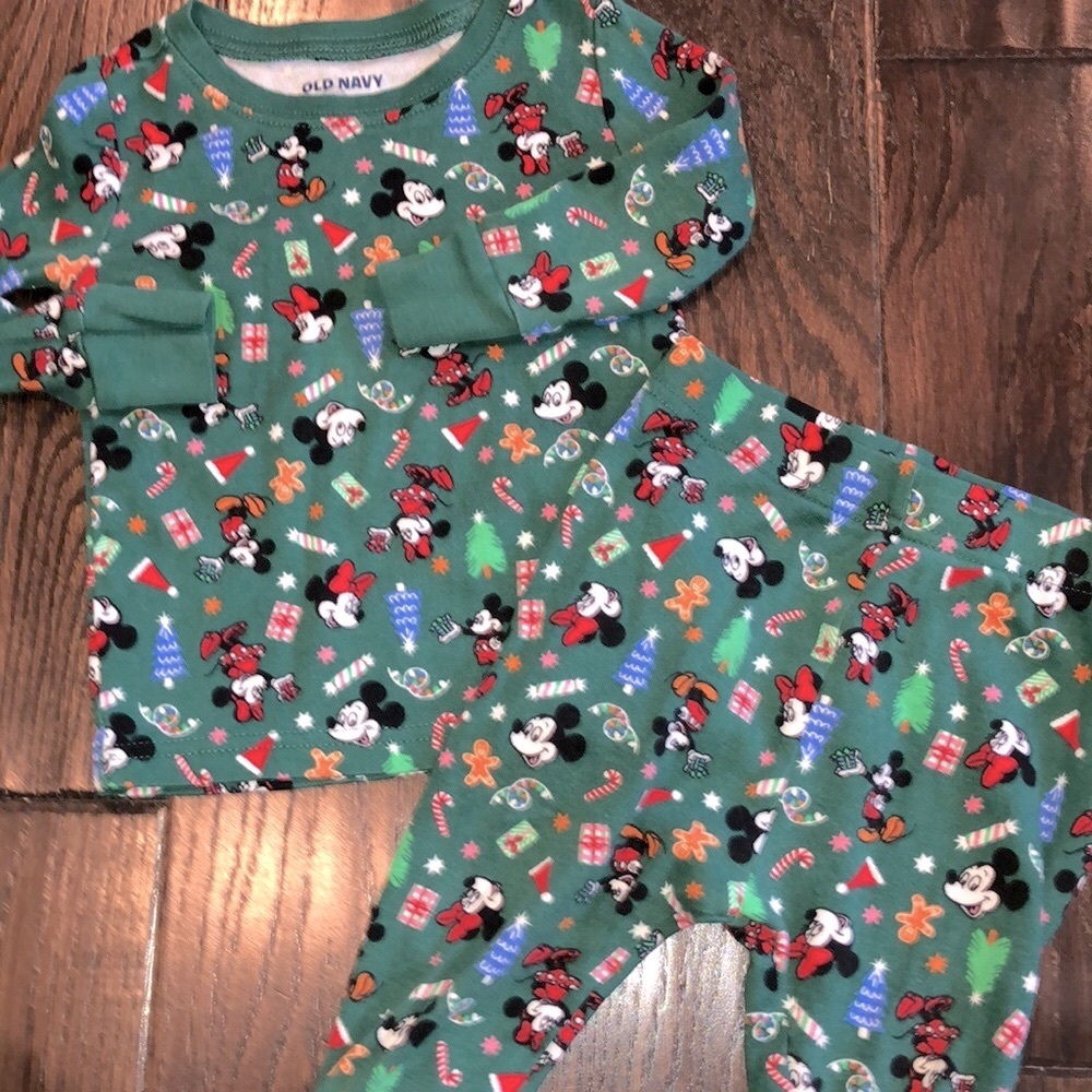 Old navy x Disney collab green Mickey and Minnie Mouse pajama set size 12-18